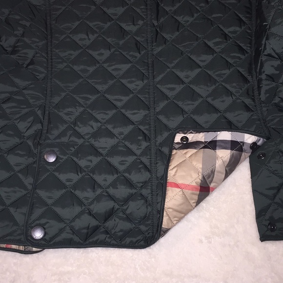 SOLD💝 BURBERRY quilted lightweight jacket. - Picture 8 of 8